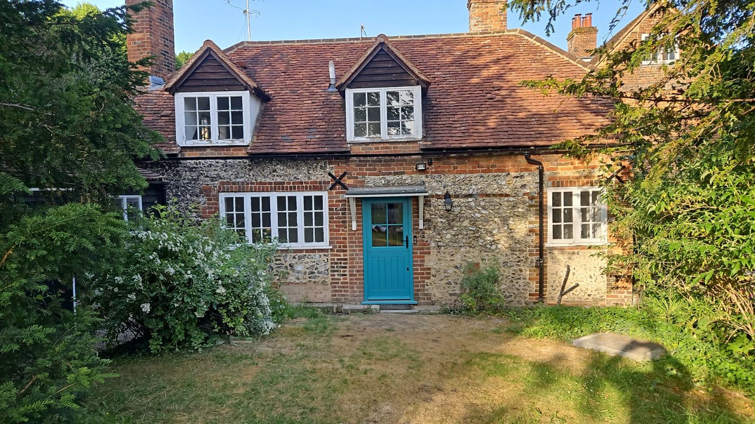 Listed Cottage in West Wycombe - fully insulated with natural and breathable materials - glasscrete to floor, lime-cork insulated plaster to walls and wood fibre to roof