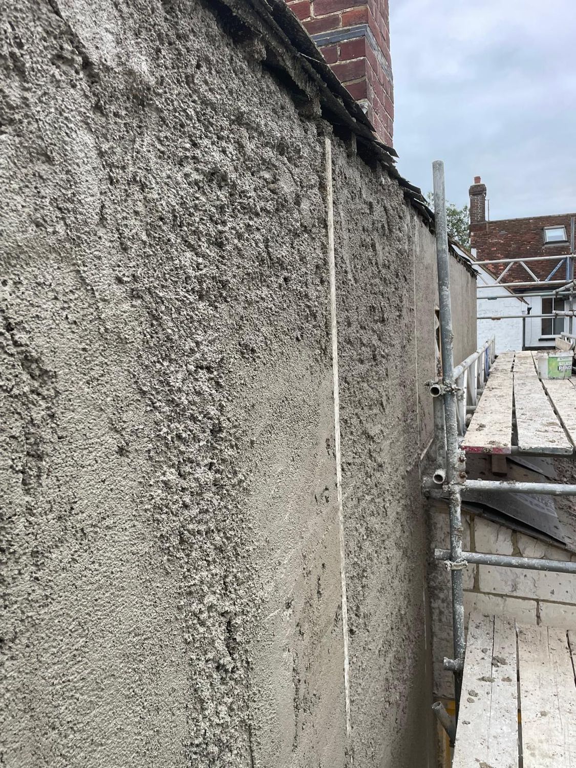 Application of Diathonite Evolution lime-cork-clay insulating render