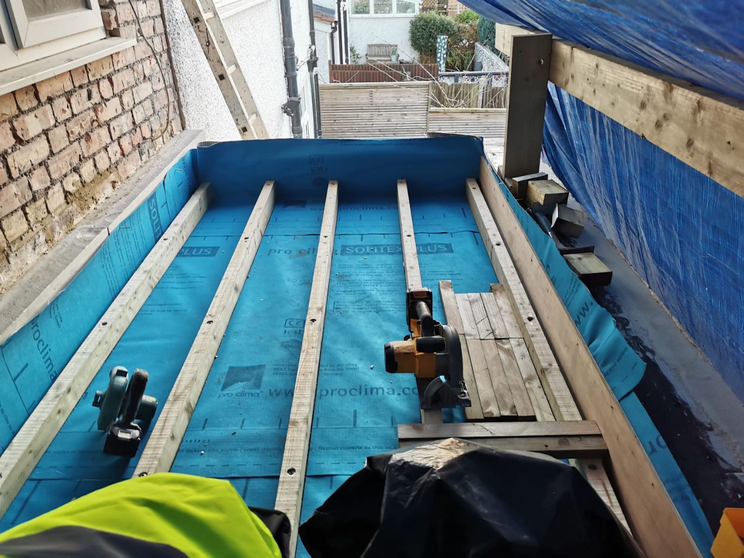 Installation of Pro Clima Solitex Plus Reinforced windtight breathable roofing membrane