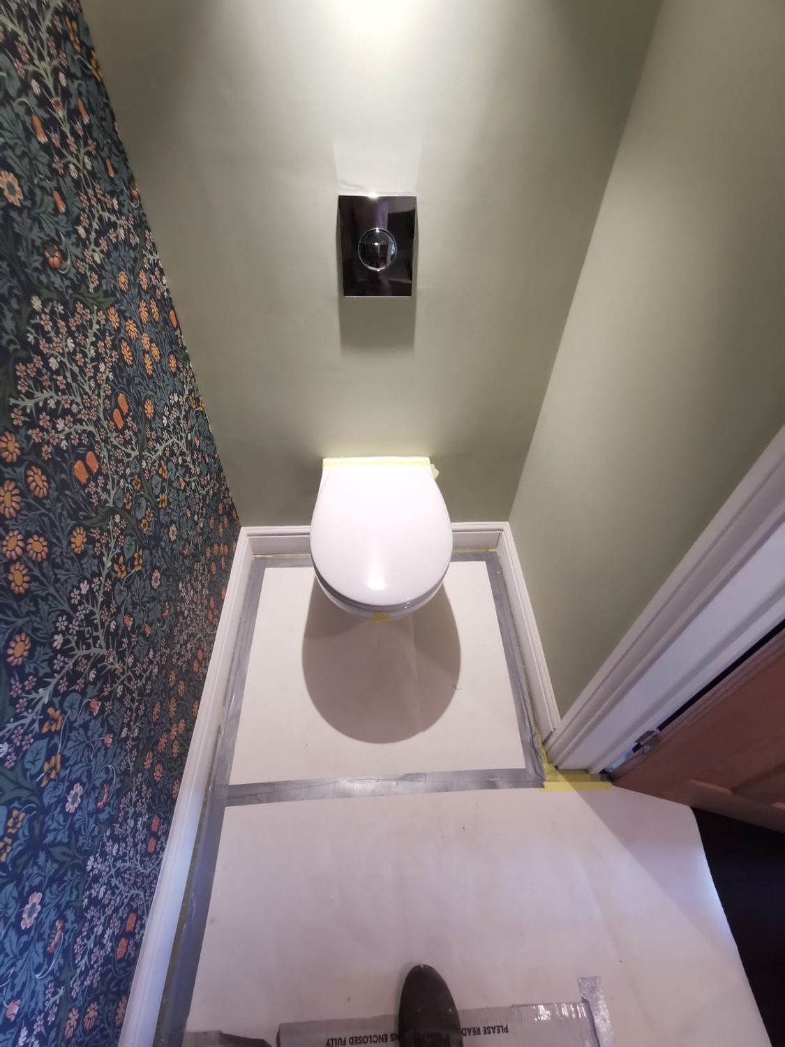 Toilet wallpaper decoration and lighting