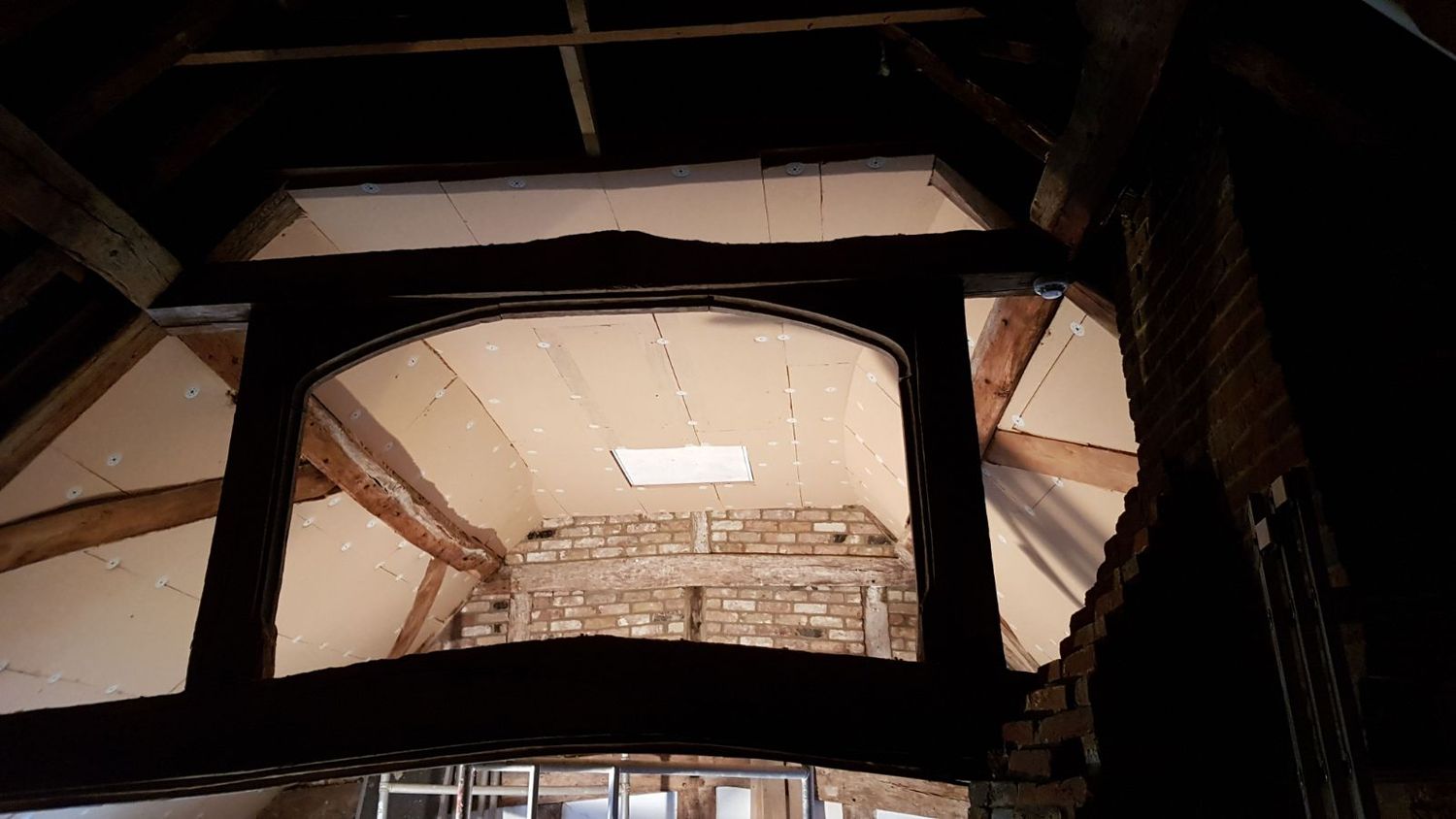 Roof & ceiling insulation with natural wood fibre
