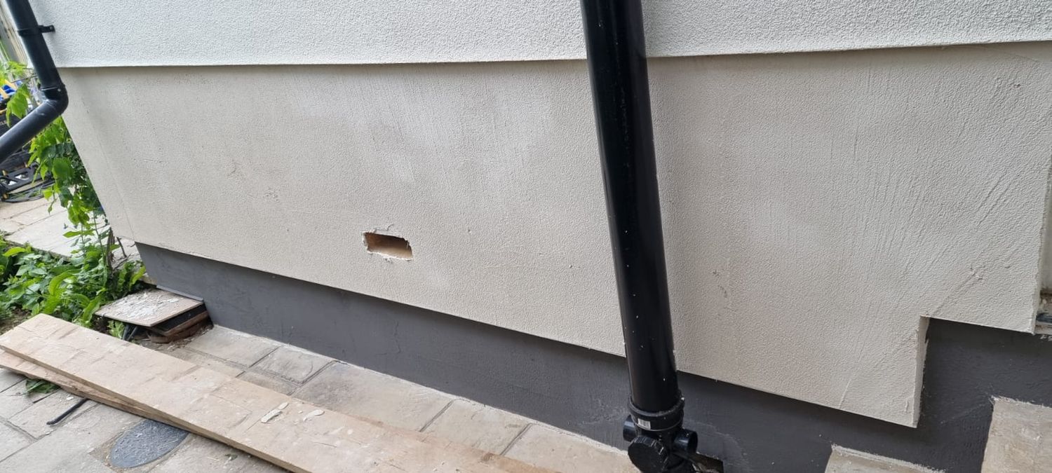 Plinth insulation with stepping up to entrance, different insulation levels, subfloor ventilation, lime base coat installed over wood fibre boards