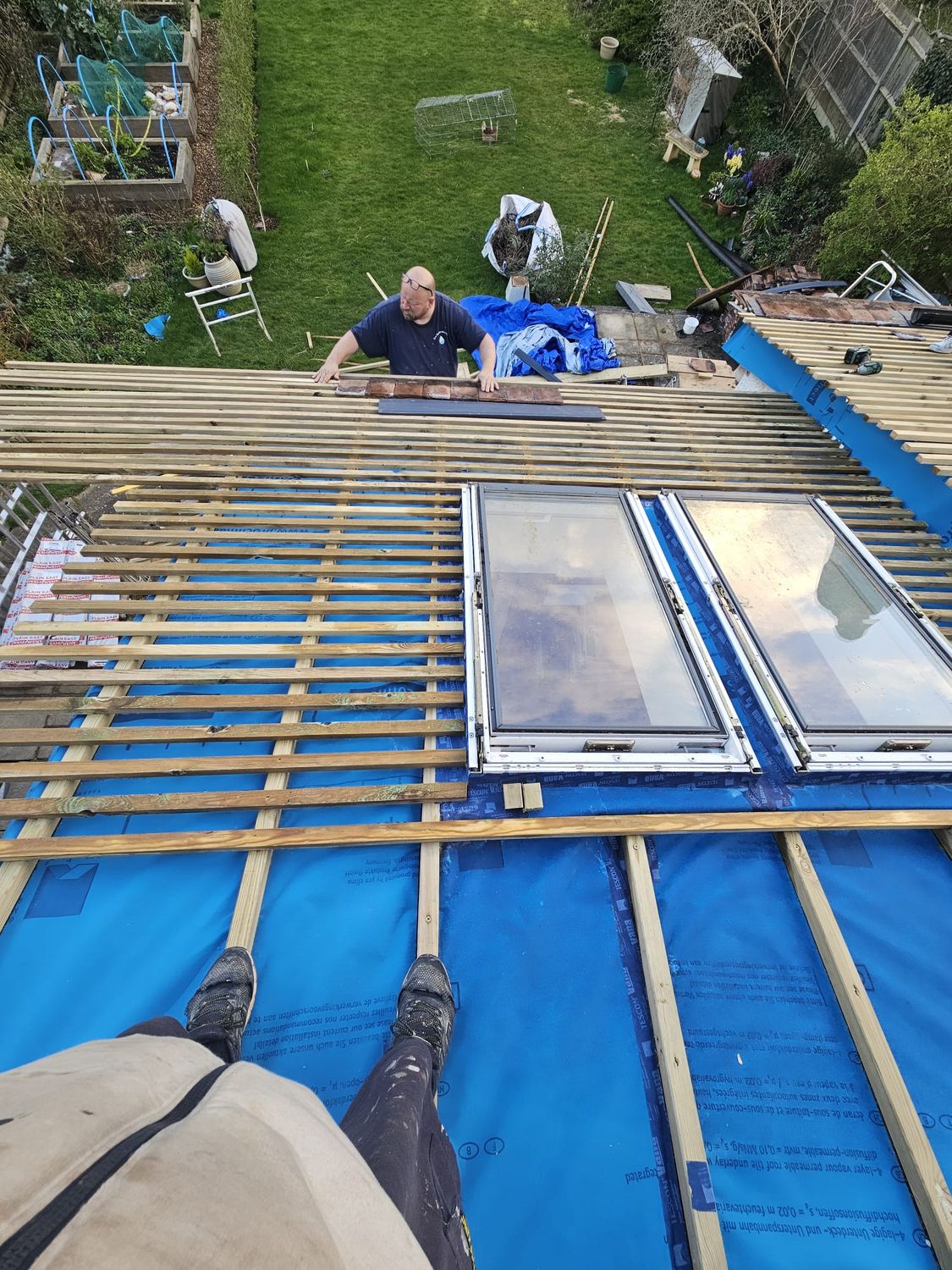 Roof insulation covered with breathable membrane, ventilation with counterbattens, battens and roof tiles