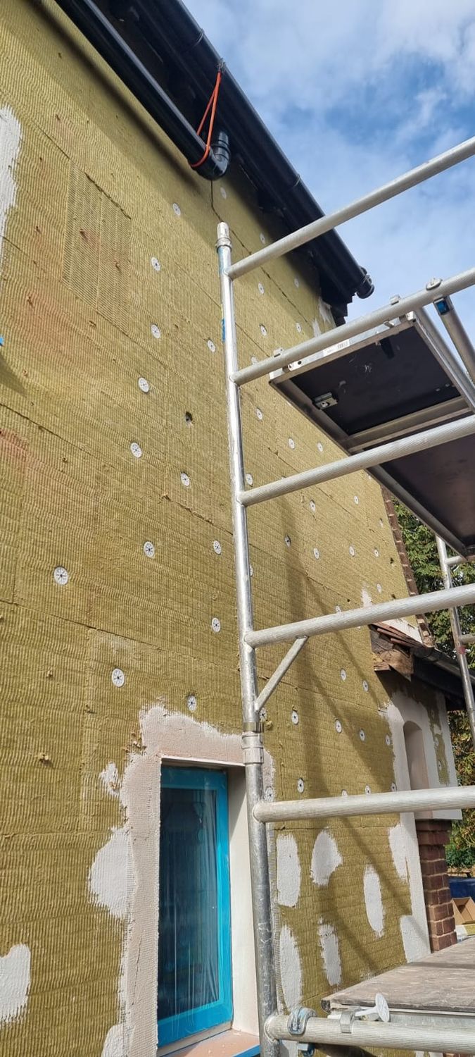 Mineral wool boards being mechanically fixed to side wall