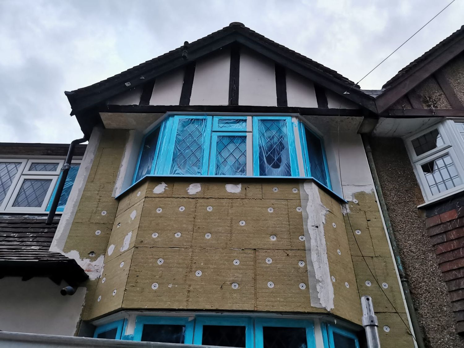 Rockwool boards mechanically fixed to bay window walls