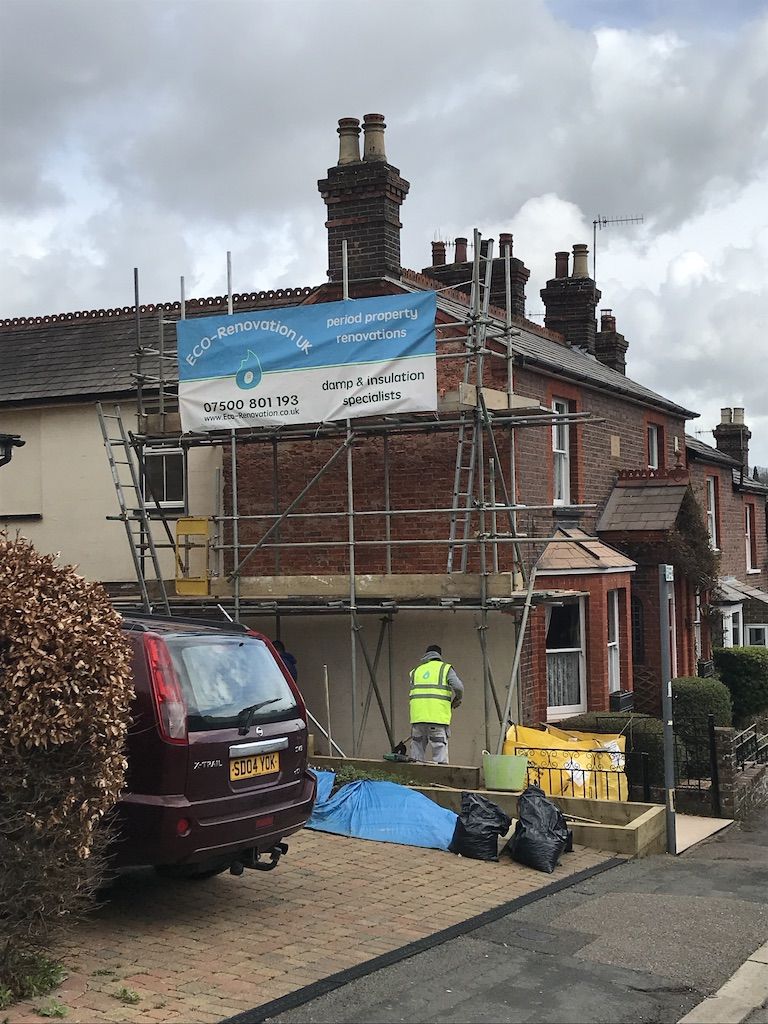 External wall insulation being installed with Diathonite Evolution lime-cork-clay insulating render
