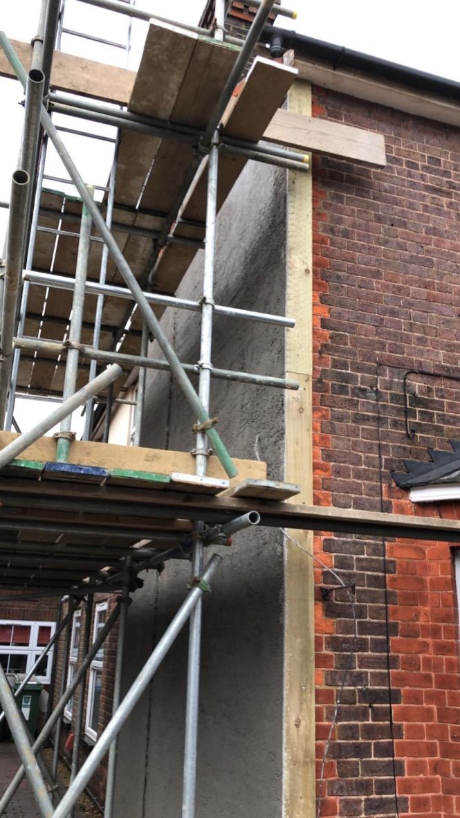 Diathonite Evolution lime-cork-insulating render levelled