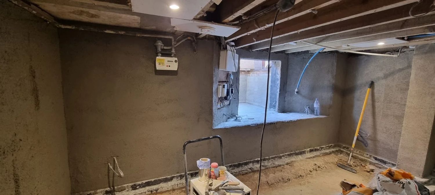 Diathonite Evolution lime-cork-clay insulating plaster applied to basement walls all around