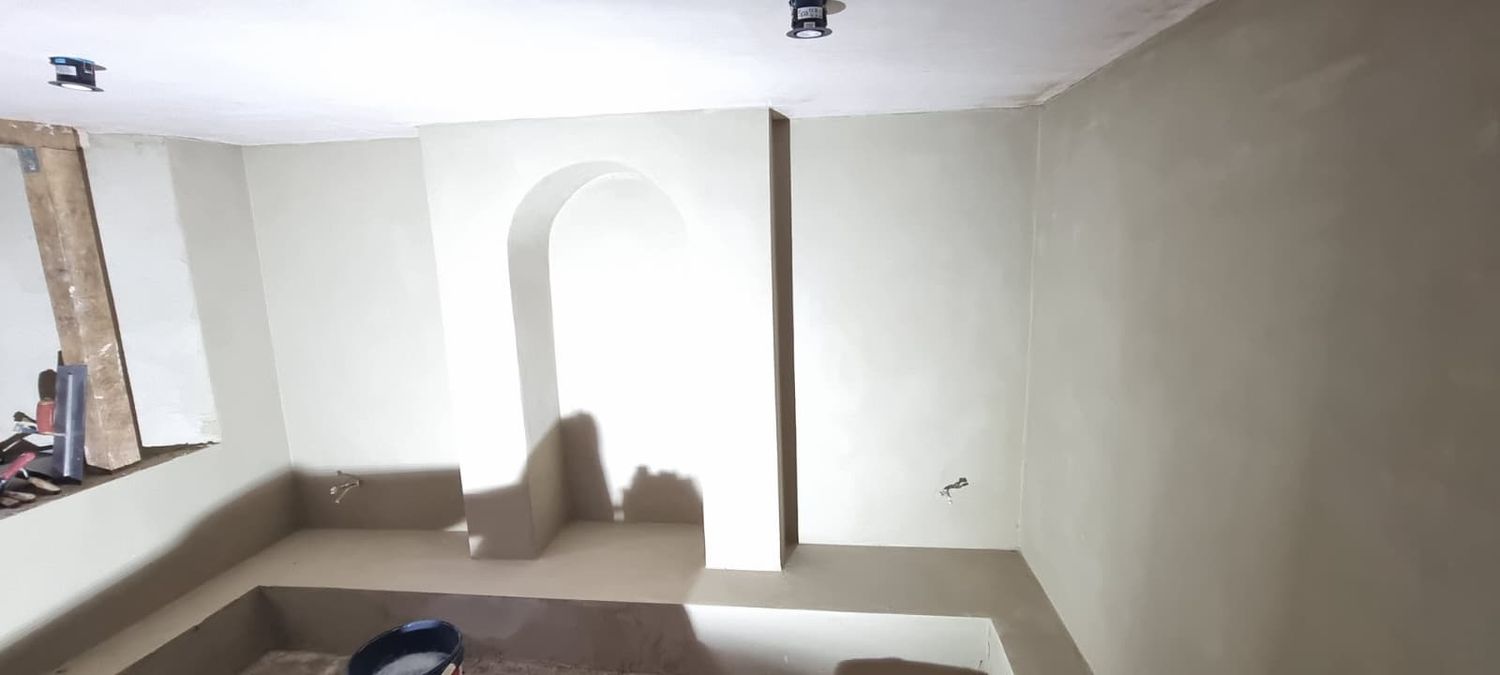 Application of lime smoothing coat