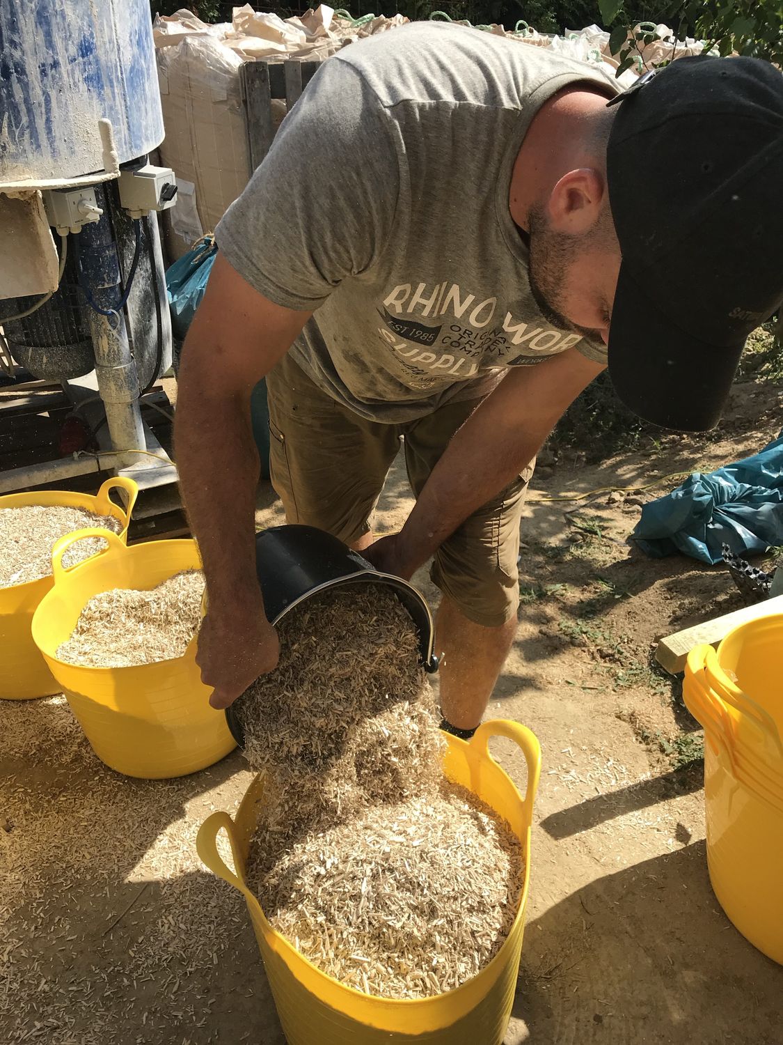 Measuring of hemp for on-site mixing