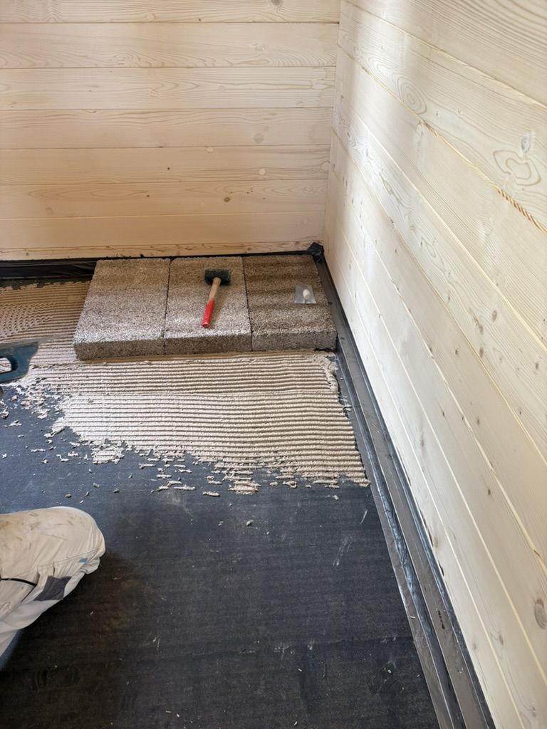 Floor insulation with hempcrete blocks