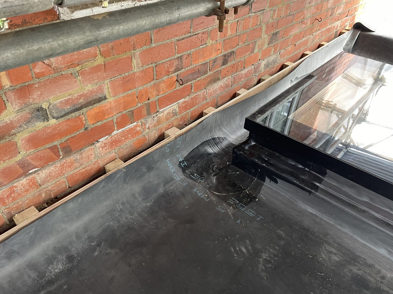 Upstand built for roof ventilation