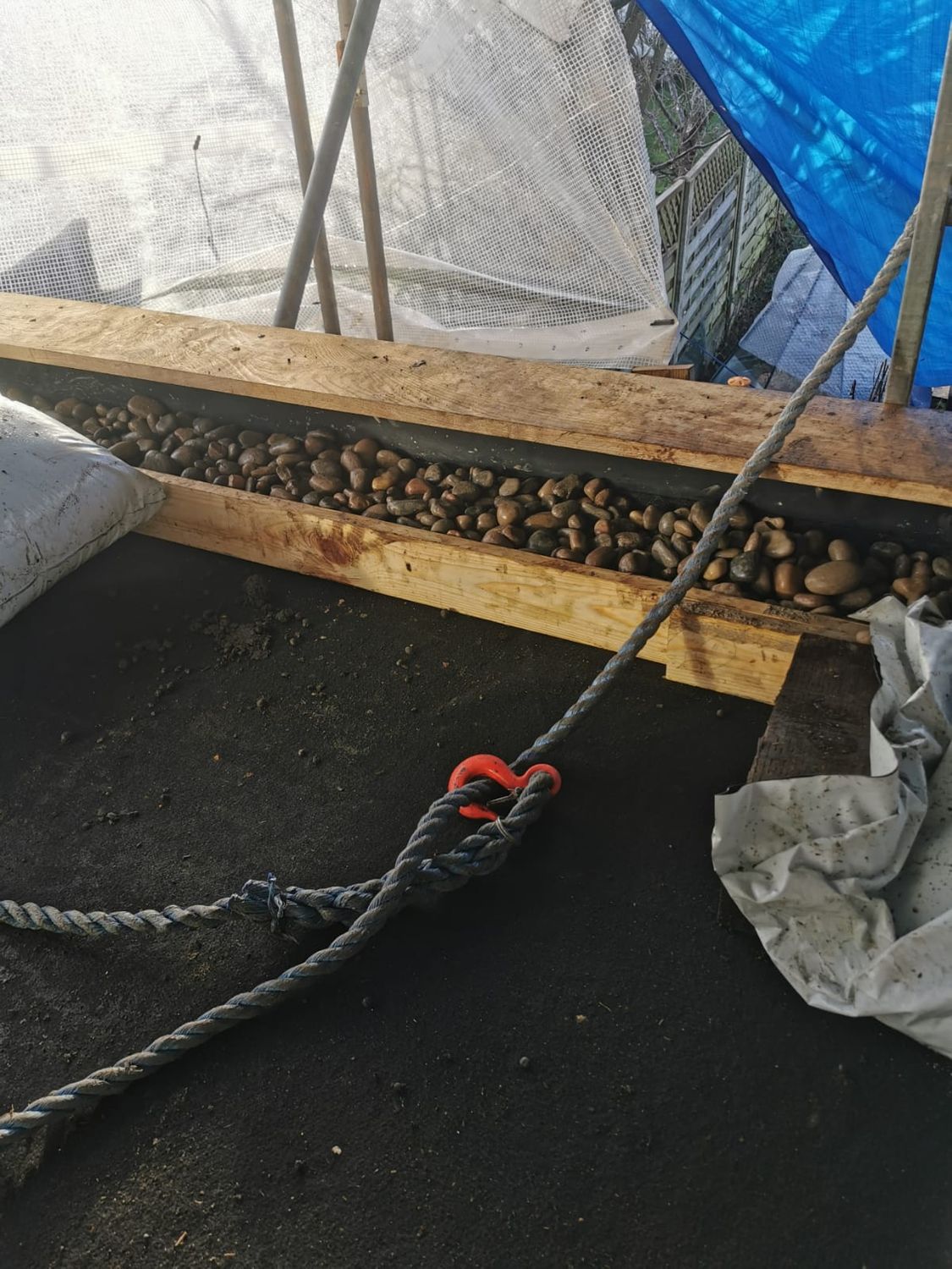 Laying substrate and edging stones onto roof