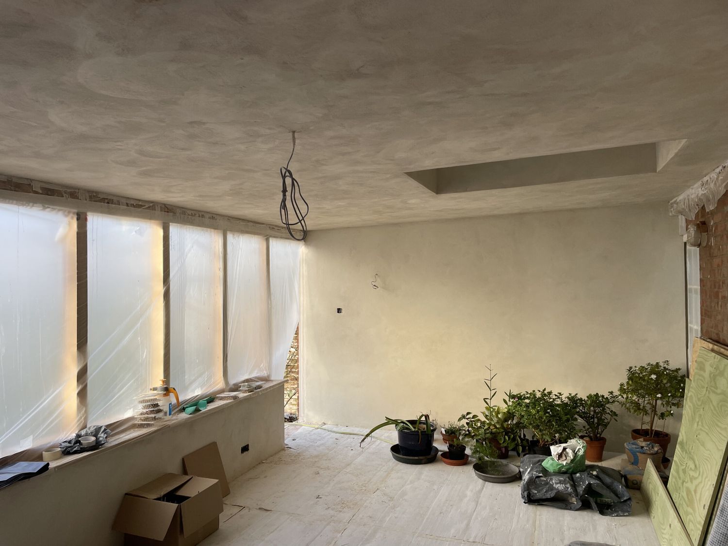 Baumit breathable lime based render applied onto wood fibre roof insulation board