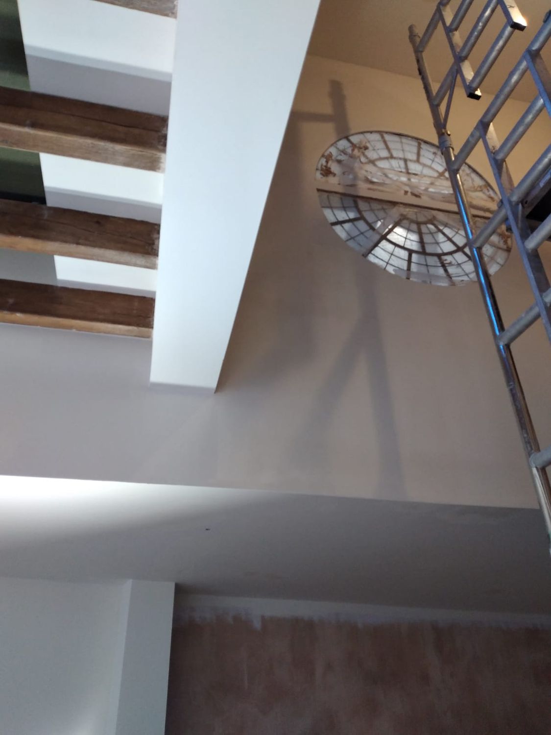Extension roof and circular window